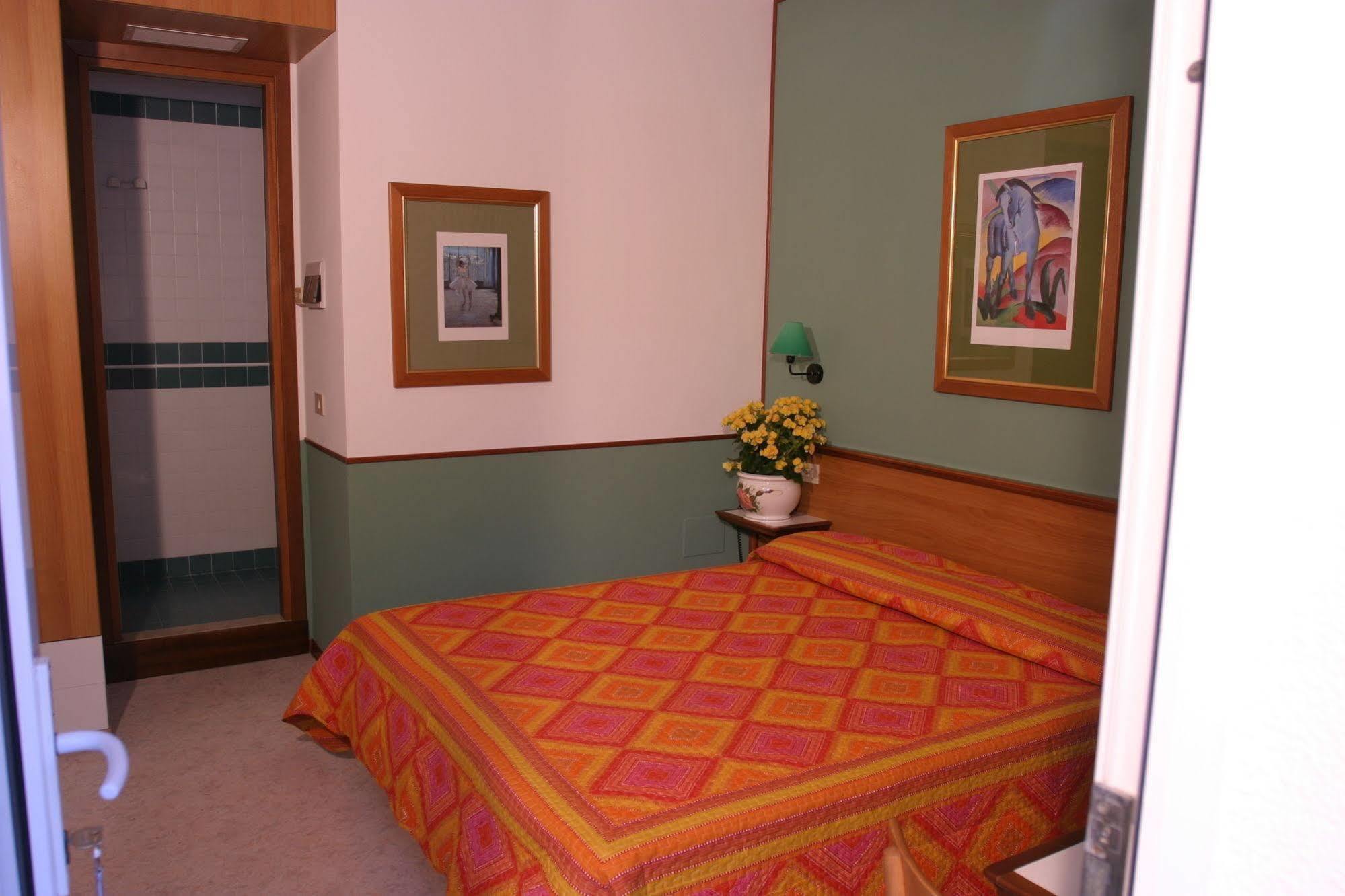 Hotel Romana 3*
